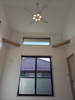 勾配天井とエコカラットタイル